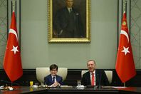 الرئيس التركي رجب طيب أردوغان والطفل فاتح مينتاش