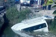 انقلاب ميكروباص يقل وفدا صينيًا في ترعة بالإسكندرية