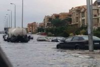 آثار الأمطار على شوارع القاهرة الجديدة