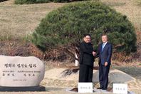 الزعيم الكوري الشمالي والجنوبي