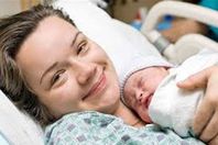 إمرأة وطفلها