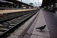 بالصور.. إضراب موظفين السكة الحديد  يسبب فوضي في فرنسا