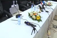 إبعاد ميكروفون قناة الجزيرة