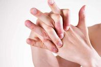 طرقعة الأصابع  

