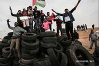 بالصور.. أبرز المشاهد من مسيرة العودة الكبري_ جمعة الكاوتشوك_ في فلسطين