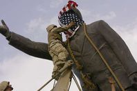 تمثال صدام حسين  

