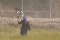 قناص إسرائيلي يطلق النار على امرأة قرب سياج غزة