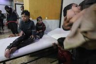 ناجون من القصف