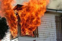 تحرق طفليها