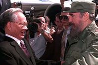 نمر كمبوديا مع كاسترو