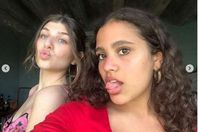 نجلة عمرو دياب وصديقتها