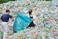 مخلفات البلاستيك