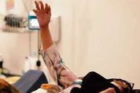 سيدة تعود من الغيبوبة