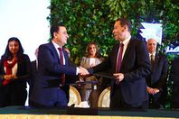 صناع الخيرومصر تستطيع توقعان بروتوكول لاستقدام خبراء عيون من الخارج