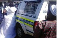 بعد اقتحام حفل الزفاف.. هذا ما حدث للعروسة في شهر العسل