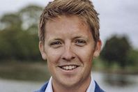 الملياردير أيرل هيو جروفنر