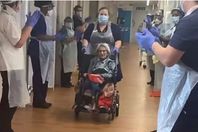 مسنة تتعافى من كورونا