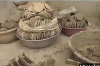 ليست نكتة.. خبز من التراب طعام السكان في هذه الدولة