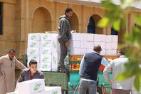 توزيع مساعدات