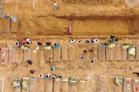 مقابر جماعية لضحايا كورونا.