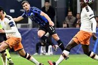 لقاء بين فريق فالنسيا الإسباني وأتلانتا الإيطالي