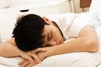 الأطباء يكشفون سبب تنويم مرضى كورونا على بطونهم