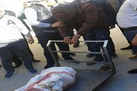 المتهم الرئيسي أثناء تمثيل الجريمة