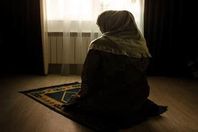 تفسير-امرأة-تصلي-في-المنام-1