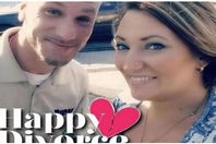 زوجان يحتفلان بطلاقهم بـ"السيلفى"