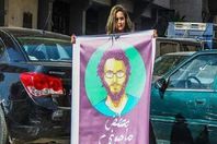 مظاهرة فردية لناشطة بـ"لاظوغلى" للبحث عن ماصونى