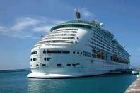 مرض غريب يصيب 300 شخص على متن سفينه