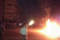 بالفيديو.. قنابل وإشعال إطارات في اشتباكات بين الشباب وقوات الأمن