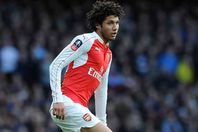 "الننى" يُعلم اللغة العربية للاعبي "أرسنال"