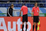 بالفيديو.. احتساب ركلة جزاء بعد العودة لتقنية VAR