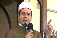 مظهر شاهين: تحروا عن من يستحق الزكاة