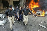 25 قتيلًا في استهداف موكب برلماني باكستاني