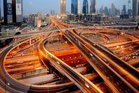 إنفاق 25 مليار دولار لتطوير الطرق في دبي