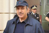 لا بديل عن ارتداء «العادلي» البدلة الزرقاء