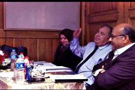 صورة من المناقشة