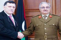 «حفتر» و«السراج» يتفقان على تشكيل جيش موحد بليبيا