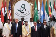 بيان قمة الرياض يستنكر تدخلات إيران في المنطقة