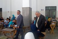 عميد كلية تجارة بنها يتفقد الامتحانات