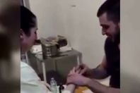 روسى يطلب الزواج من ممرضة