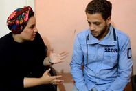 محررة المصريون مع والد الضحية