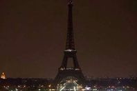 برج إيفل «مظلم» تضامنَا مع ضحايا العراق