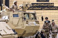 انتهاكات بـ «عنبر العزل» بالعقرب تهدد حياة السجناء