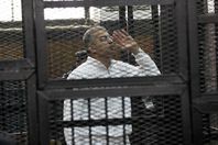 عصام سلطان داخل قفص المحكمة