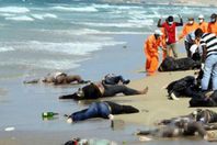 غرق 250 شخصا بعد تحطم قاربهم في المتوسط