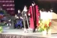 تصفيق حاد لـ"كفيفة" سعودية حصلت على الماجستير بأمريكا