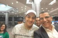 الضابط محمد الحايس مع والده بعد عودته